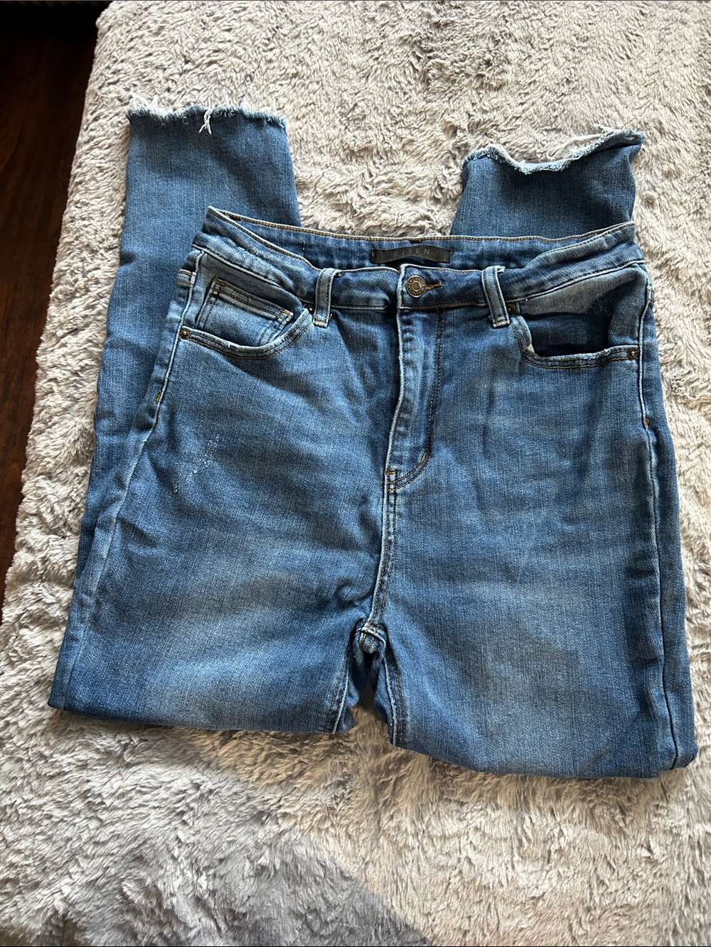 Women's Skinny Jeans in Medium Blue Wash